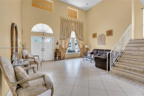 House in Miami, Florida 4 bedrooms, 235.88 sq.m. № 1386108 - photo 18