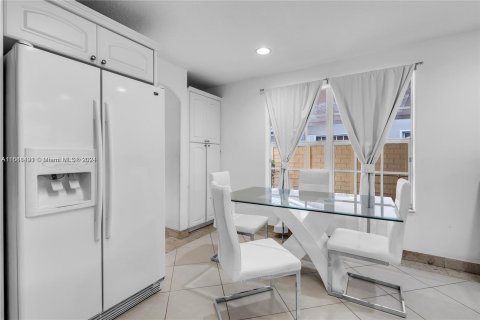 Casa en venta en Miami, Florida, 4 dormitorios, 235.88 m2 № 1386108 - foto 19