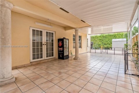 Casa en venta en Miami, Florida, 4 dormitorios, 235.88 m2 № 1386108 - foto 5