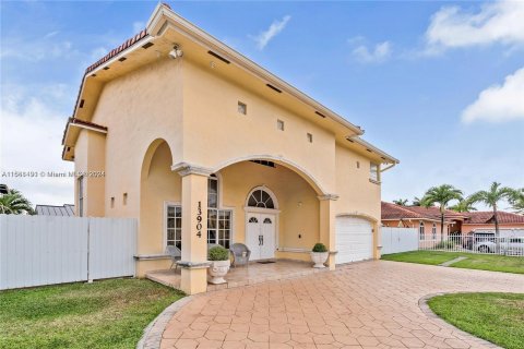 Casa en venta en Miami, Florida, 4 dormitorios, 235.88 m2 № 1386108 - foto 13