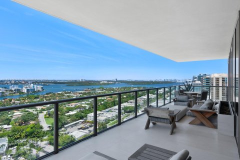 Condominio en venta en Bal Harbour, Florida, 3 dormitorios, 360.83 m2 № 1394882 - foto 19