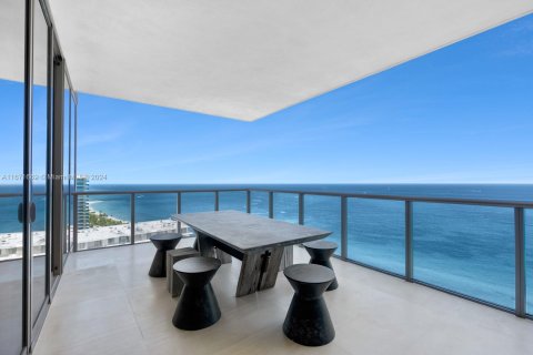 Condominio en venta en Bal Harbour, Florida, 3 dormitorios, 360.83 m2 № 1394882 - foto 13