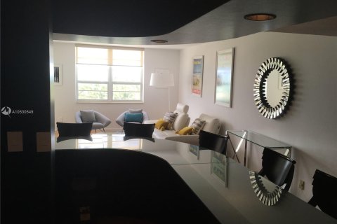 Condominio en alquiler en Miami Beach, Florida, 2 dormitorios, 110.55 m2 № 818 - foto 17