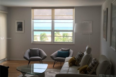 Condominio en alquiler en Miami Beach, Florida, 2 dormitorios, 110.55 m2 № 818 - foto 18