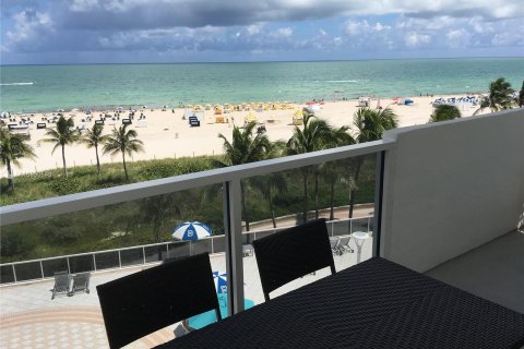 Condominio en alquiler en Miami Beach, Florida, 2 dormitorios, 110.55 m2 № 818 - foto 21