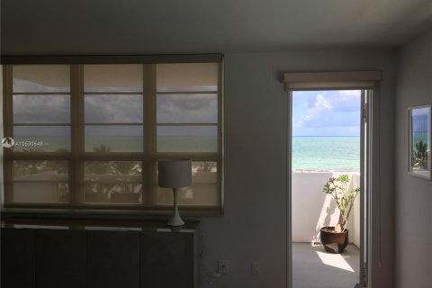Condominio en alquiler en Miami Beach, Florida, 2 dormitorios, 110.55 m2 № 818 - foto 8