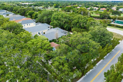 House in Jupiter, Florida 3 bedrooms, 187.66 sq.m. № 1177105 - photo 14