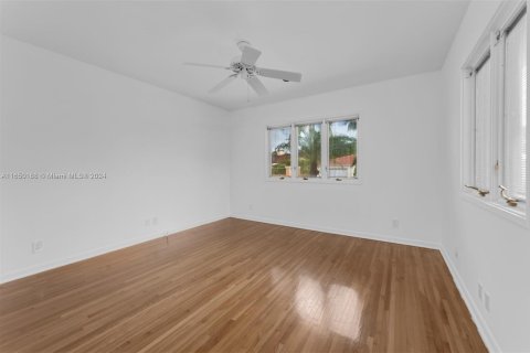 Villa ou maison à louer à Coral Gables, Floride: 4 chambres, 215.44 m2 № 1367114 - photo 8