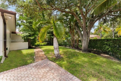 Villa ou maison à louer à Coral Gables, Floride: 4 chambres, 215.44 m2 № 1367114 - photo 3