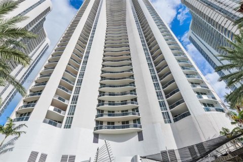 Condo in Sunny Isles Beach, Florida, 3 bedrooms  № 1367158 - photo 26