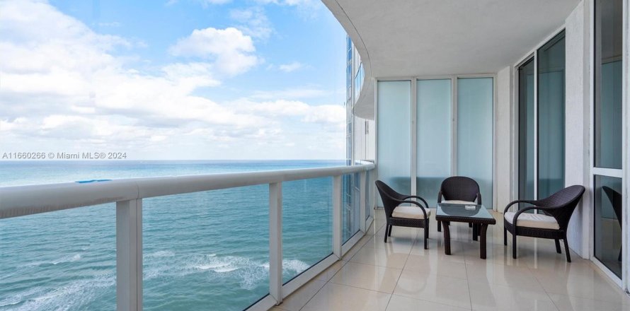 Condominio en Sunny Isles Beach, Florida, 3 dormitorios  № 1367158