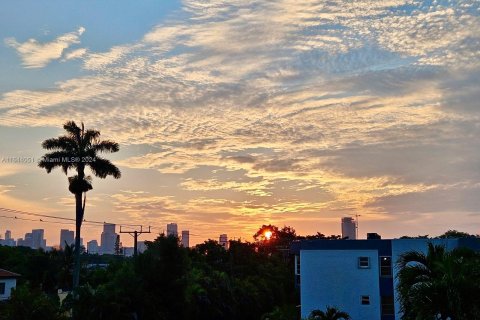 Condo in Miami, Florida, 2 bedrooms  № 1367112 - photo 10