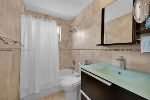 Condo in Miami, Florida, 2 bedrooms  № 1367112 - photo 6