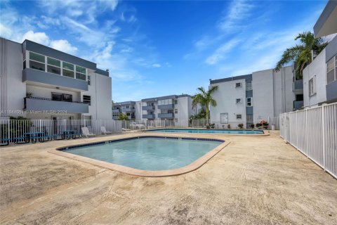 Condominio en venta en Miami, Florida, 2 dormitorios, 83.61 m2 № 1367112 - foto 15