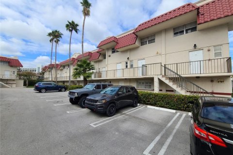Condominio en venta en Pinecrest, Florida, 1 dormitorio, 65.03 m2 № 932176 - foto 2