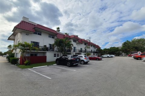 Condominio en venta en Pinecrest, Florida, 1 dormitorio, 65.03 m2 № 932176 - foto 13