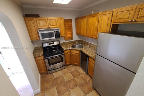 Condominio en venta en Pinecrest, Florida, 1 dormitorio, 65.03 m2 № 932176 - foto 10