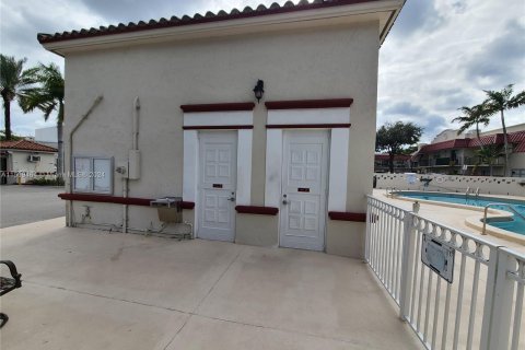 Condominio en venta en Pinecrest, Florida, 1 dormitorio, 65.03 m2 № 932176 - foto 14
