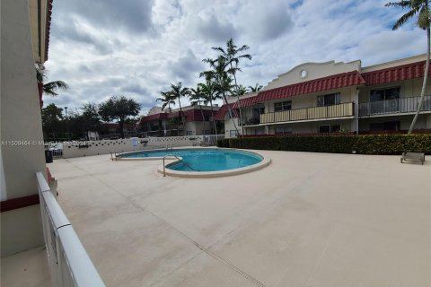 Condominio en venta en Pinecrest, Florida, 1 dormitorio, 65.03 m2 № 932176 - foto 15