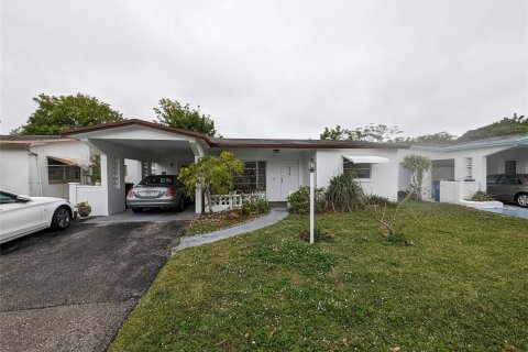 House in Lauderdale Lakes, Florida 2 bedrooms, 138.42 sq.m. № 954792 - photo 21