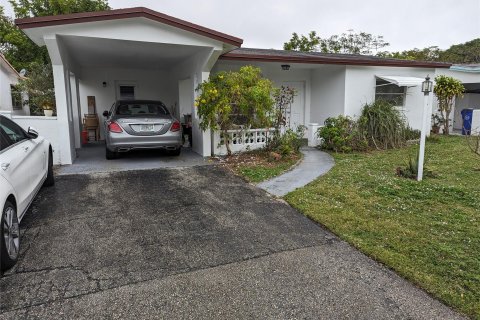 House in Lauderdale Lakes, Florida 2 bedrooms, 138.42 sq.m. № 954792 - photo 23