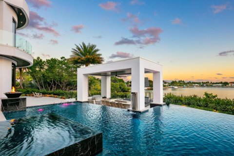 Villa ou maison à vendre à Manalapan, Floride: 6 chambres, 1421.68 m2 № 909065 - photo 1