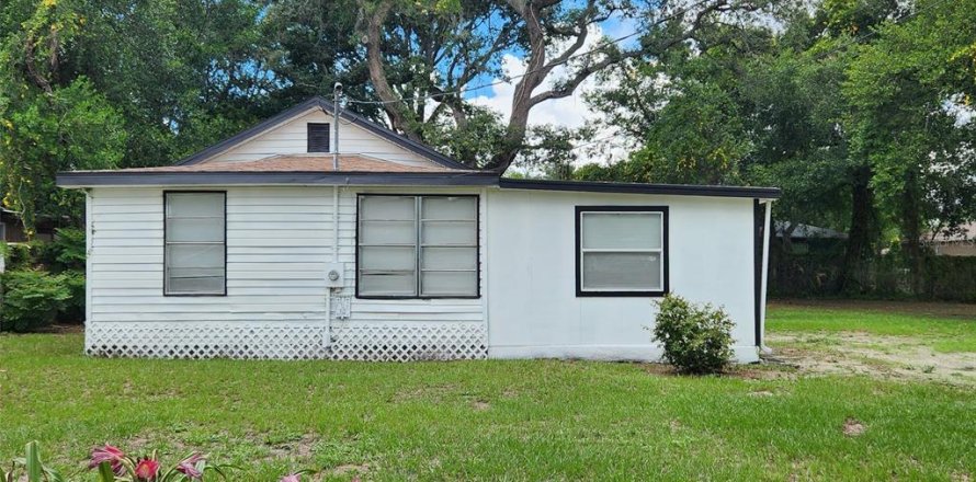 House in Tampa, Florida 3 bedrooms, 78.04 sq.m. № 1347288