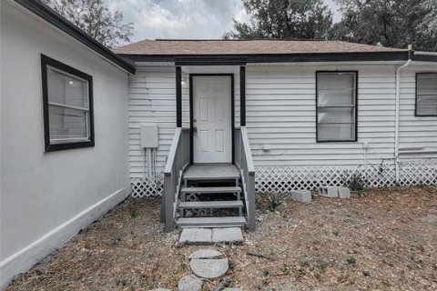 House in Tampa, Florida 3 bedrooms, 78.04 sq.m. № 1347288 - photo 2