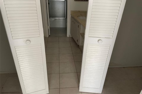 Copropriété à vendre à Hallandale Beach, Floride: 2 chambres, 115.2 m2 № 970503 - photo 7