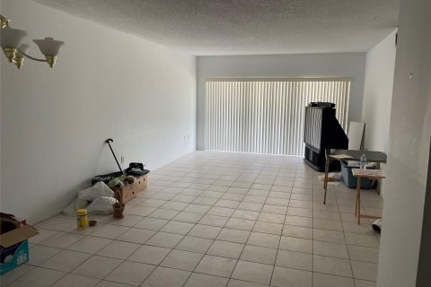 Copropriété à vendre à Hallandale Beach, Floride: 2 chambres, 115.2 m2 № 970503 - photo 9