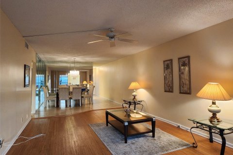 Copropriété à vendre à Coconut Creek, Floride: 2 chambres, 107.95 m2 № 825793 - photo 11