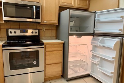 Condo in North Lauderdale, Florida, 1 bedroom  № 1290655 - photo 5