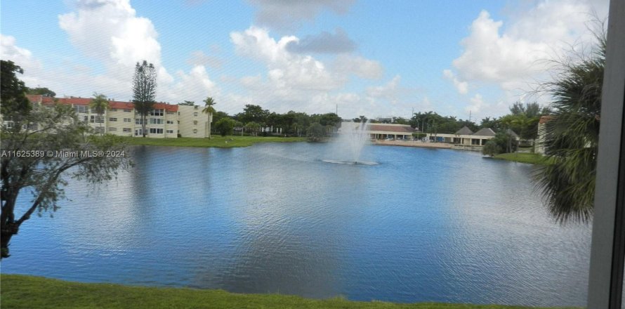 Condo in Sunrise, Florida, 2 bedrooms  № 1290654