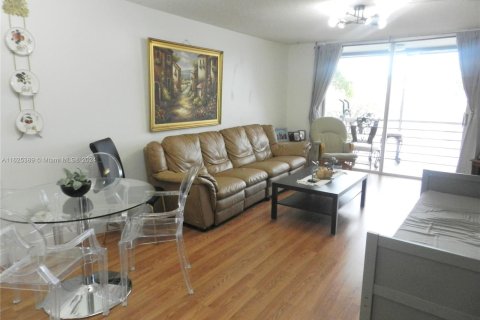 Condominio en venta en Sunrise, Florida, 2 dormitorios, 78.97 m2 № 1290654 - foto 3