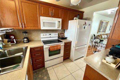 Condo in Sunrise, Florida, 2 bedrooms  № 1290654 - photo 6