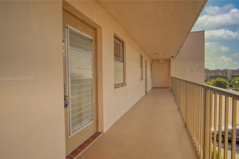 Copropriété à vendre à Sunrise, Floride: 2 chambres, 79.9 m2 № 1290656 - photo 21