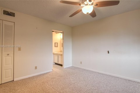 Condo in Sunrise, Florida, 2 bedrooms  № 1290656 - photo 13