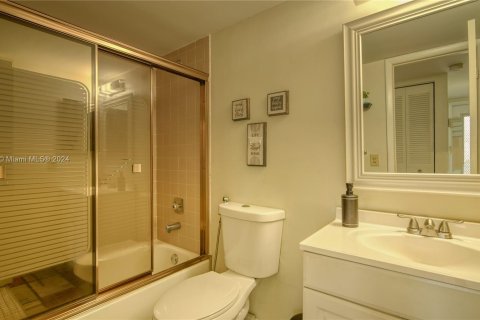 Condo in Sunrise, Florida, 2 bedrooms  № 1290656 - photo 8