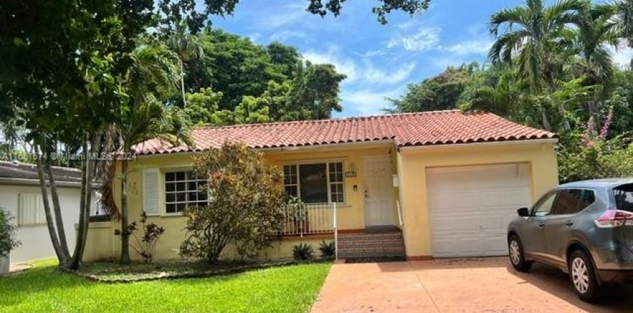 House in Coral Gables, Florida 3 bedrooms, 144.46 sq.m. № 1369142