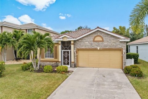 Villa ou maison à vendre à Cape Coral, Floride: 3 chambres, 170.75 m2 № 852406 - photo 2