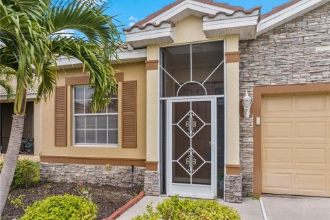 Villa ou maison à vendre à Cape Coral, Floride: 3 chambres, 170.75 m2 № 852406 - photo 1