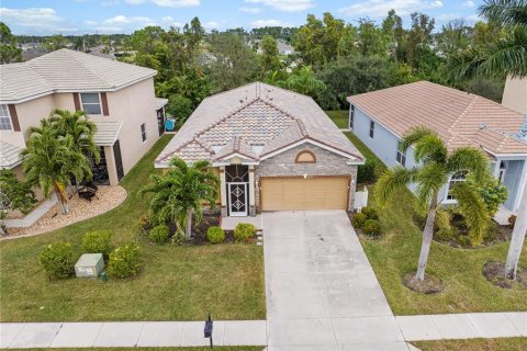 Villa ou maison à vendre à Cape Coral, Floride: 3 chambres, 170.75 m2 № 852406 - photo 3