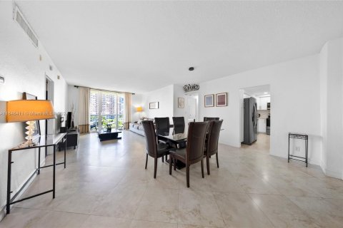 Condo in Hollywood, Florida, 2 bedrooms  № 1330934 - photo 8