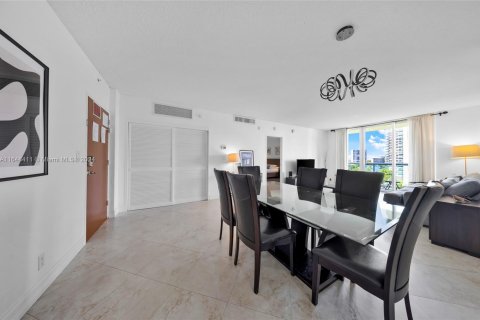 Condo in Hollywood, Florida, 2 bedrooms  № 1330934 - photo 9