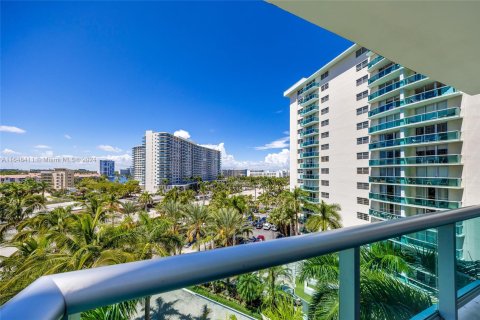 Condo in Hollywood, Florida, 2 bedrooms  № 1330934 - photo 3