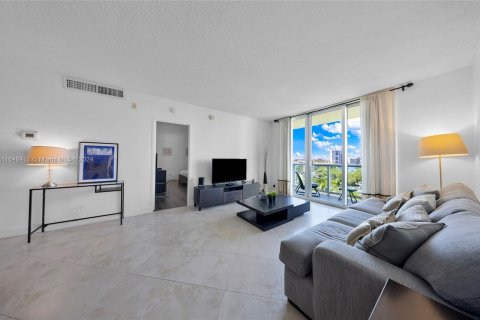 Condo in Hollywood, Florida, 2 bedrooms  № 1330934 - photo 12