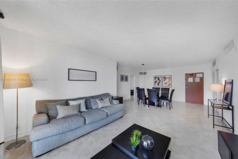 Condo in Hollywood, Florida, 2 bedrooms  № 1330934 - photo 16