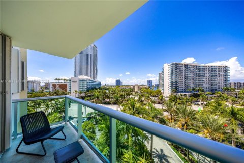 Condo in Hollywood, Florida, 2 bedrooms  № 1330934 - photo 2