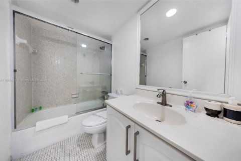 Condo in Hollywood, Florida, 2 bedrooms  № 1330934 - photo 25