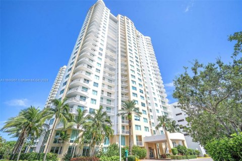 Copropriété à vendre à Hallandale Beach, Floride: 2 chambres, 121.14 m2 № 1326027 - photo 11